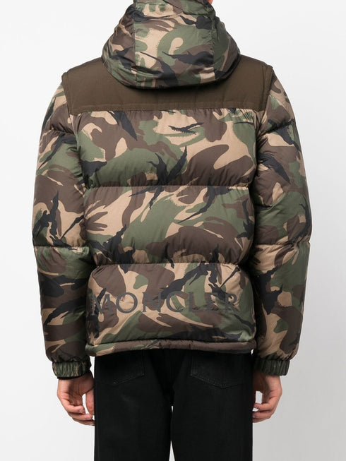 camouflage-print hooded puffer jacket