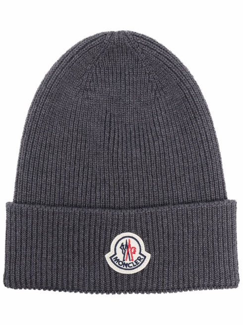 logo-patch knitted beanie hat