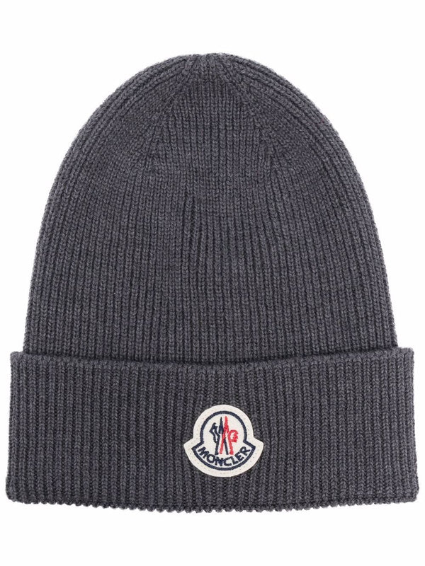 logo-patch knitted beanie hat