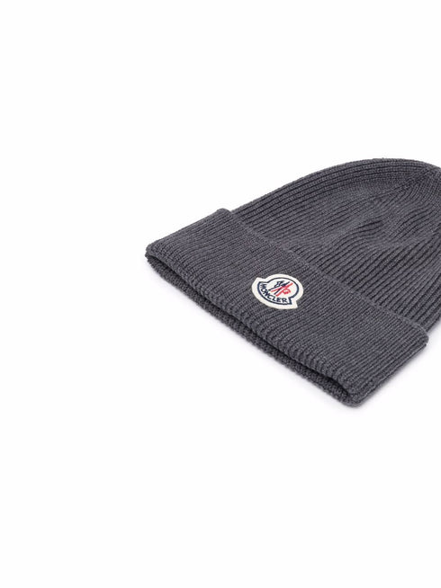 logo-patch knitted beanie hat