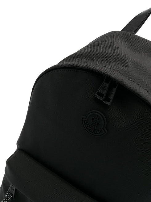 plecak z logo i suwakiem