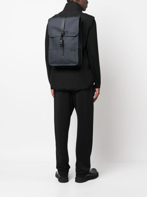 carabiner-fastening waterproof backpack