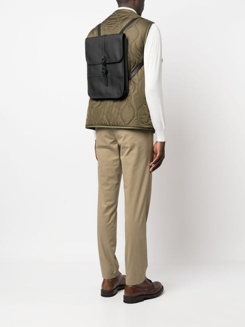lobster-fastening flap backpack