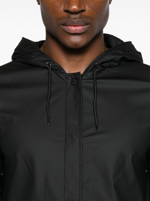 parka z kapturem zapinana na guziki