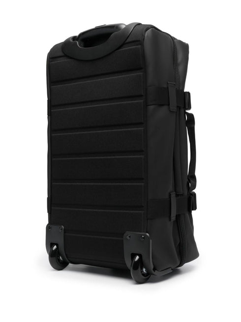 bagaż zapinany na suwak z nadrukowanym logo