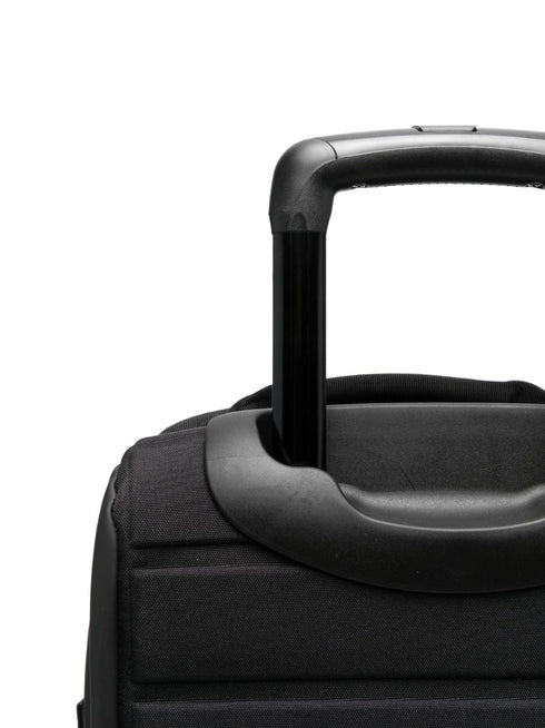 bagaż zapinany na suwak z nadrukowanym logo