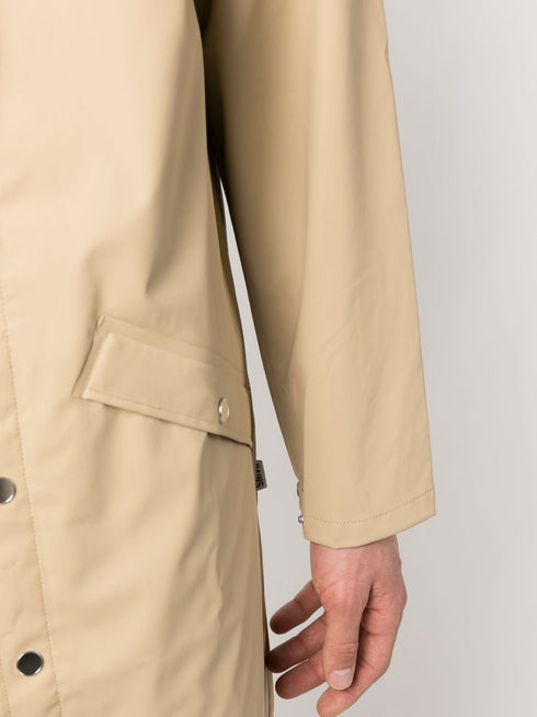 płaszcz przeciwdeszczowy z kapturem i długim rękawem