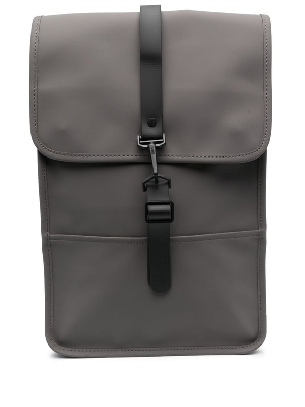 carabiner-fastening waterproof backpack