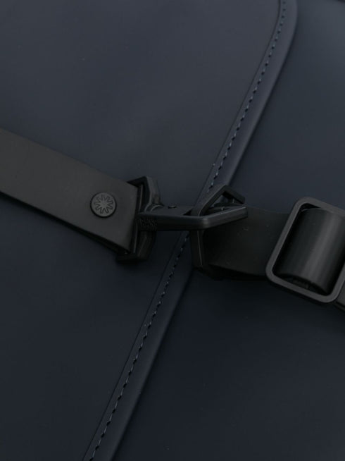 carabiner-fastening waterproof backpack