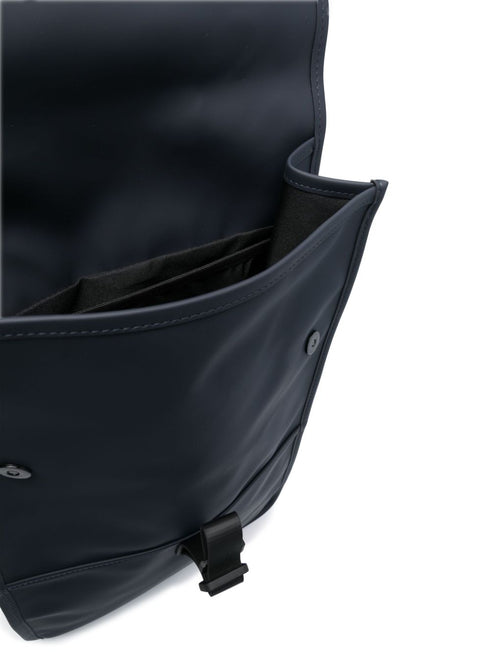 carabiner-fastening waterproof backpack