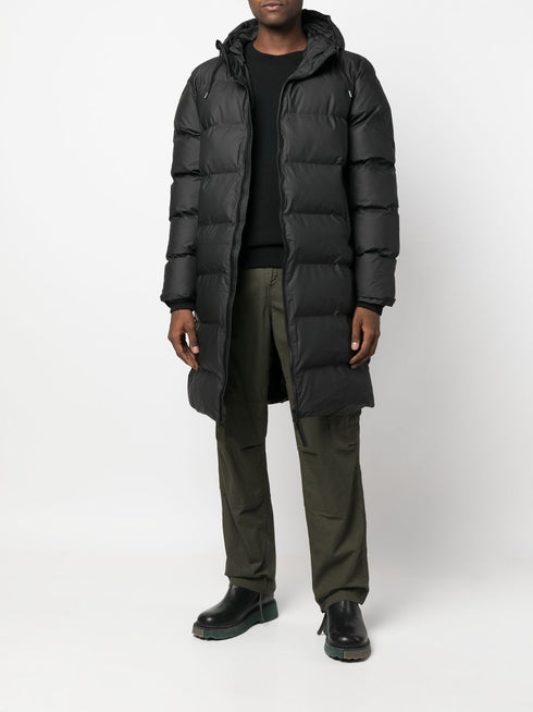 płaszcz pikowany z wykończeniem pikowanym