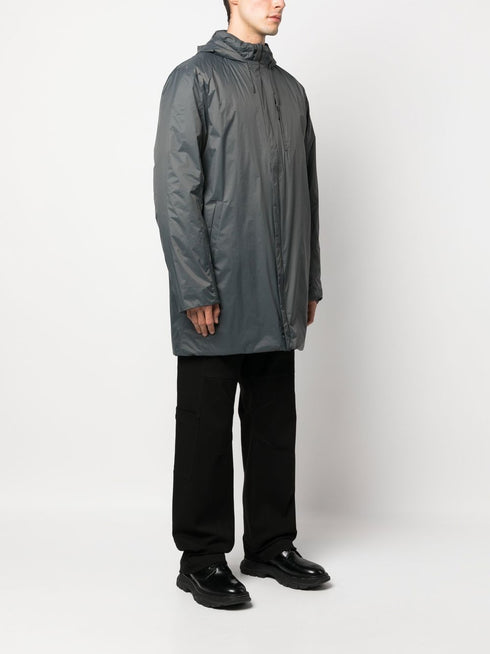 płaszcz przeciwdeszczowy z kapturem zapinany na zamek