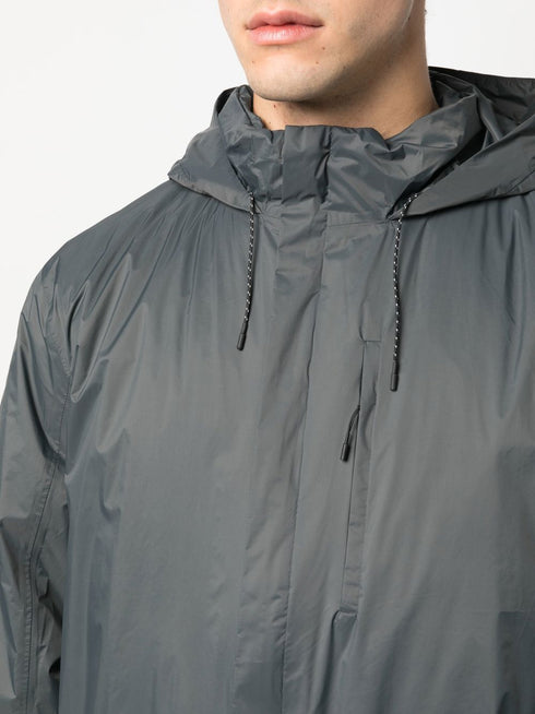 płaszcz przeciwdeszczowy z kapturem zapinany na zamek