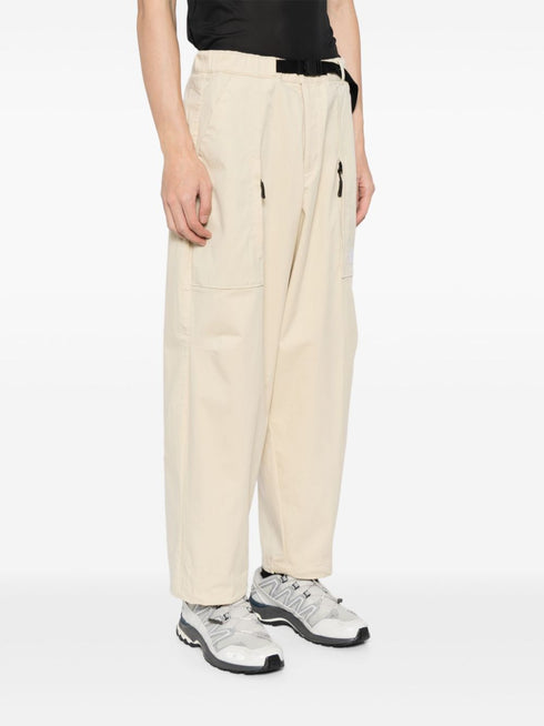 spodnie z haftowanym logo