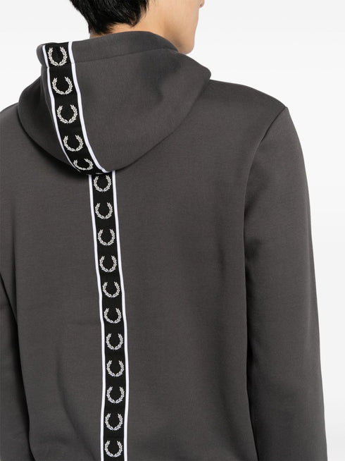 bluza z kapturem i ściągaczem z haftowanym logo i taśmą z logo