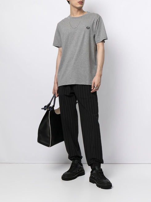 koszulka z krótkim rękawem i haftowanym logo