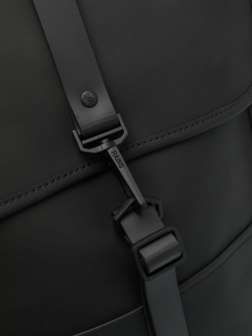 waterproof carabiner-fastening backpack