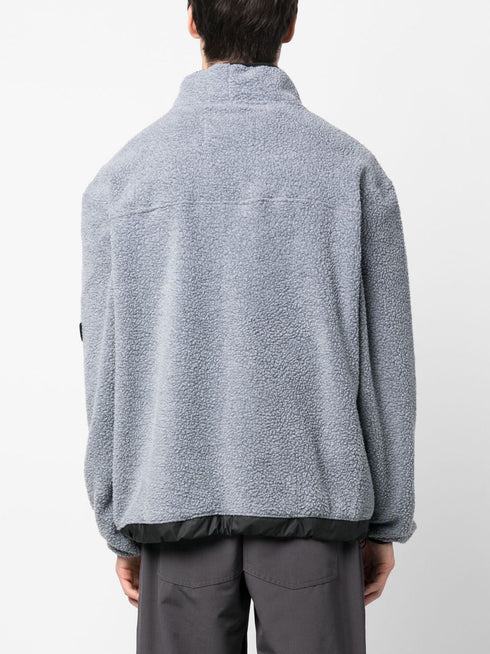 sweter z polaru z wysokim kołnierzem