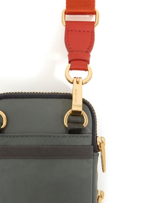 etui na telefon z logo i napisem