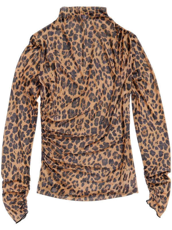 leopard-print T-shirt
