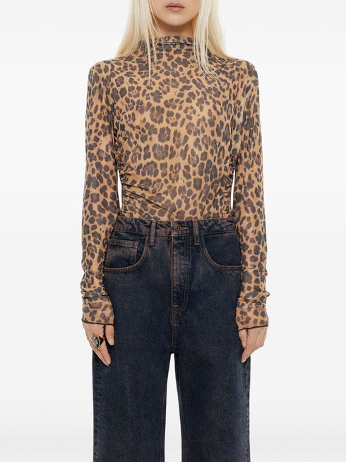 leopard-print T-shirt