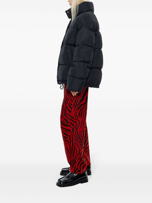 kurtka z tabliczką z logo