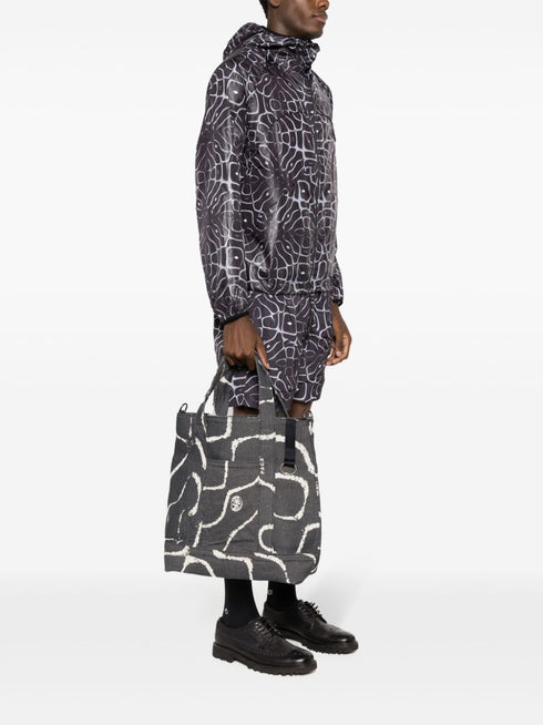 kurtka z kapturem z nadrukiem graficznym