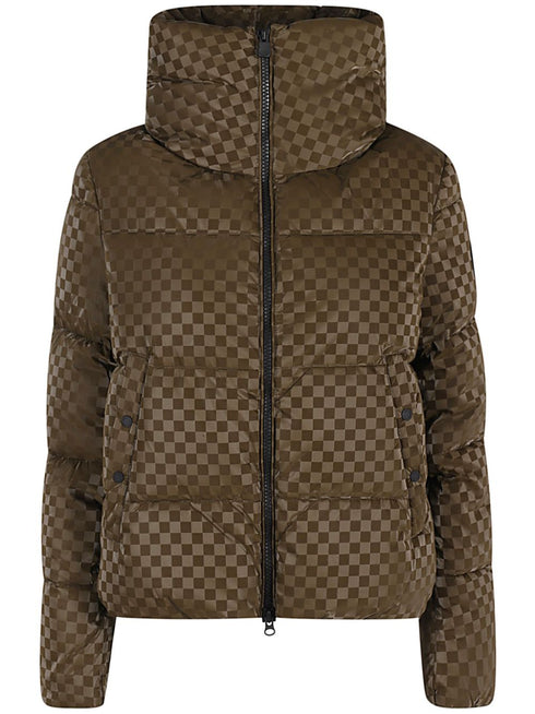 zip-fastening puffer jacket