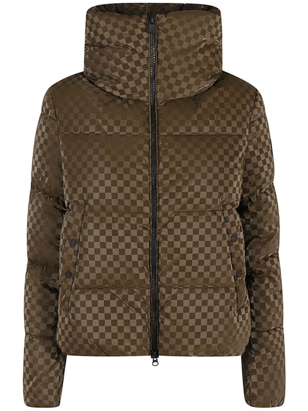 zip-fastening puffer jacket