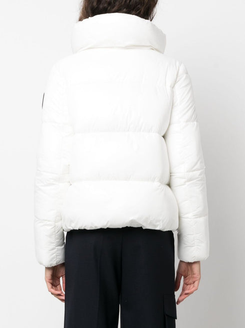 kurtka puchowa z naszywką z logo