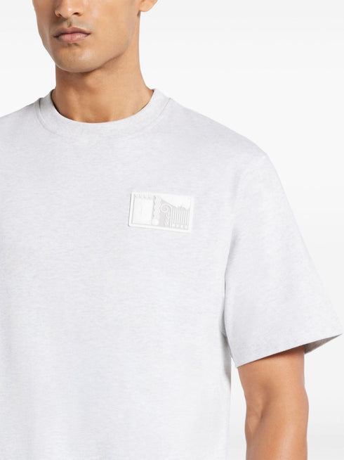 koszulka z bawełny organicznej z naszywką z logo