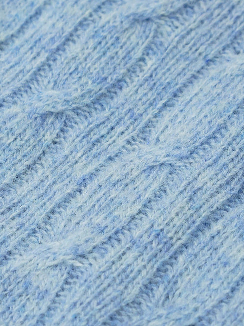 sweter z dzianiny warkoczowej z haftowanym logo