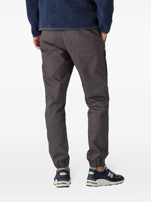 straight-leg trousers